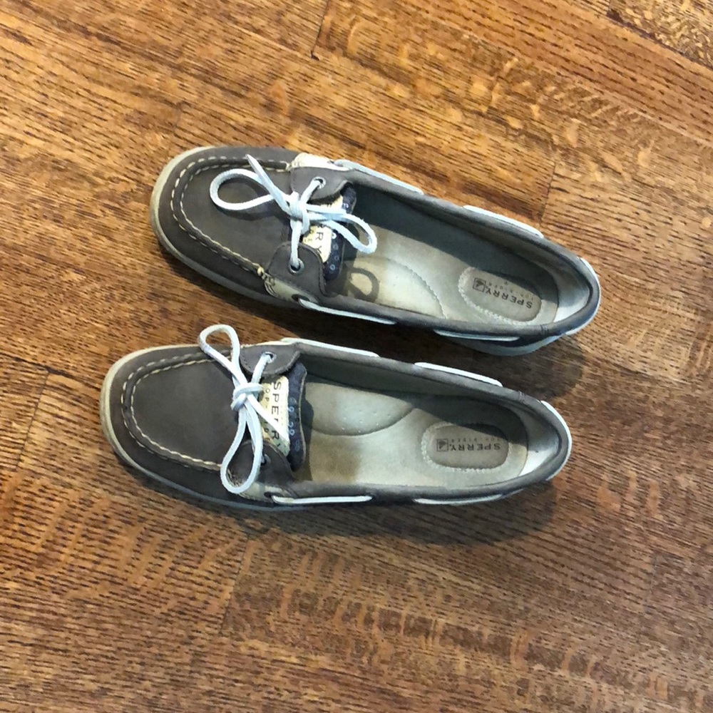 Sperry’s worn but in great condition size 8.